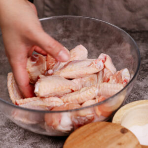 Seasoning chicken wings