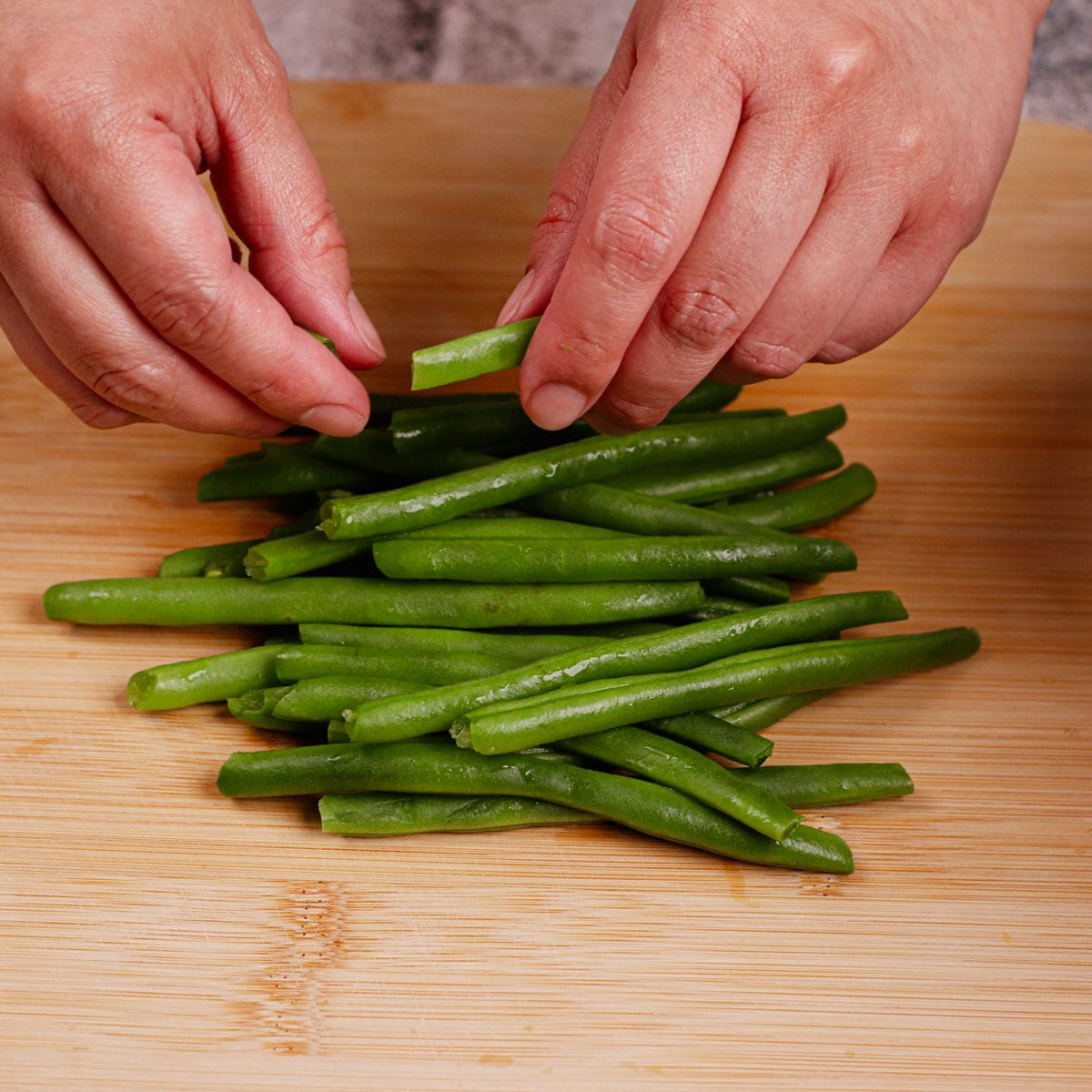 Trimming ends of french green beans
