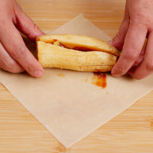 Step 4: Place the banana slices with the filling on the egg roll wrapper.