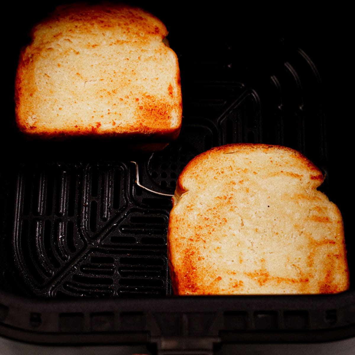 Cooking grilled cheese sandwich in air fryer