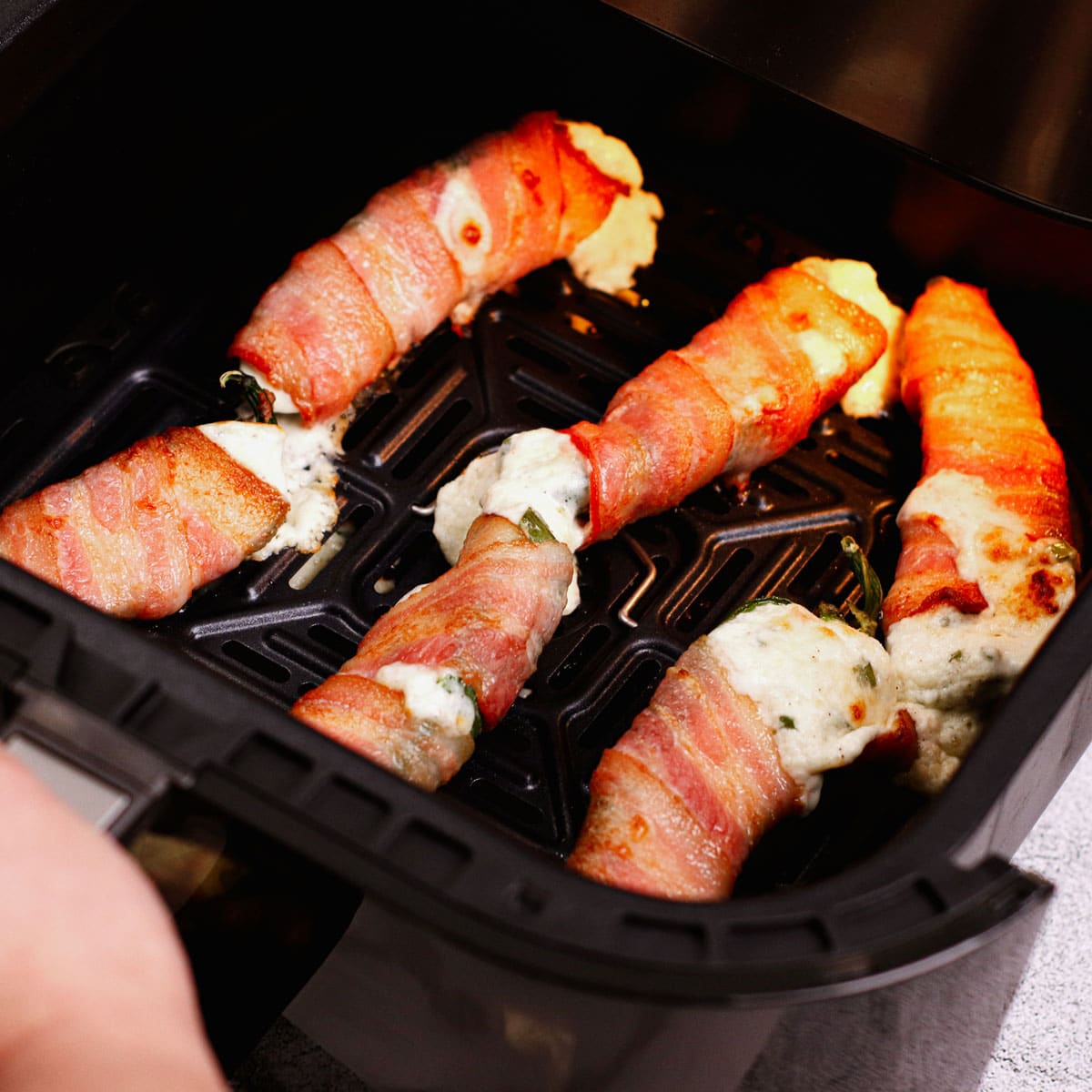 Cooking bacon wrapped jalapeno poppers in air fryer