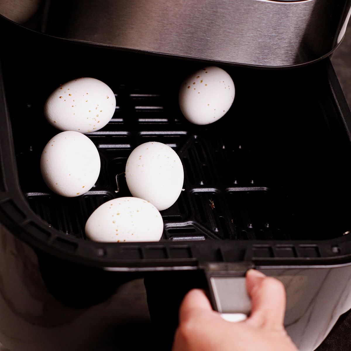 Cooking hard boiled eggs in air fryer