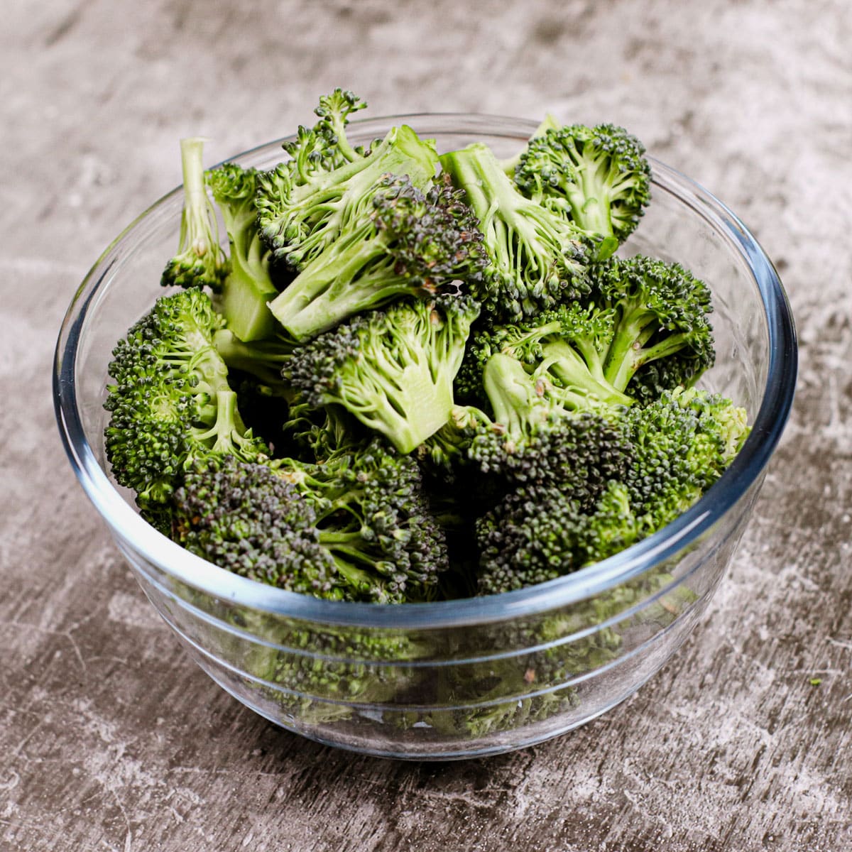 Broccoli florets in a medium glass bowl