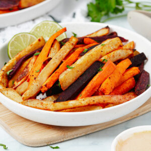 Air fryer sweet potato fries with sriracha mayo dipping sauce